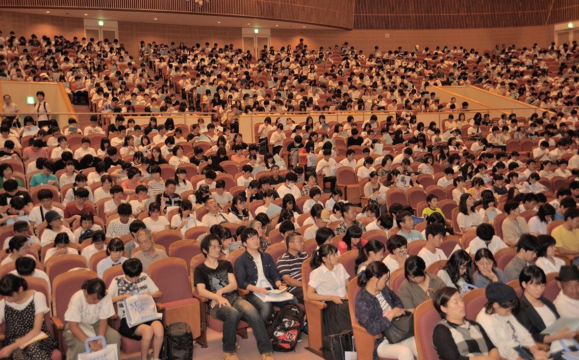 会場の全景 講堂の全体写真